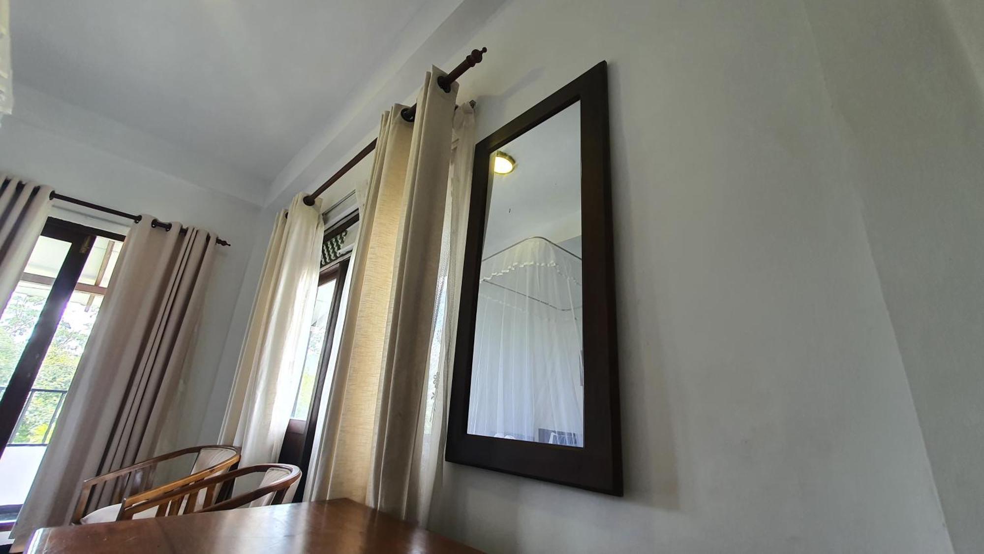 Emerald Mirror Guest เอลลา ภายนอก รูปภาพ